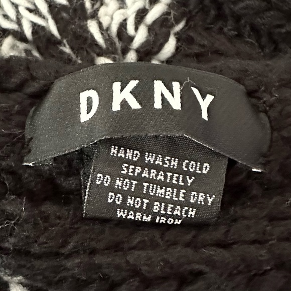 DKNY Authentic Black & White Warm Knit Winter Scarf. New!! - Picture 7 of 7
